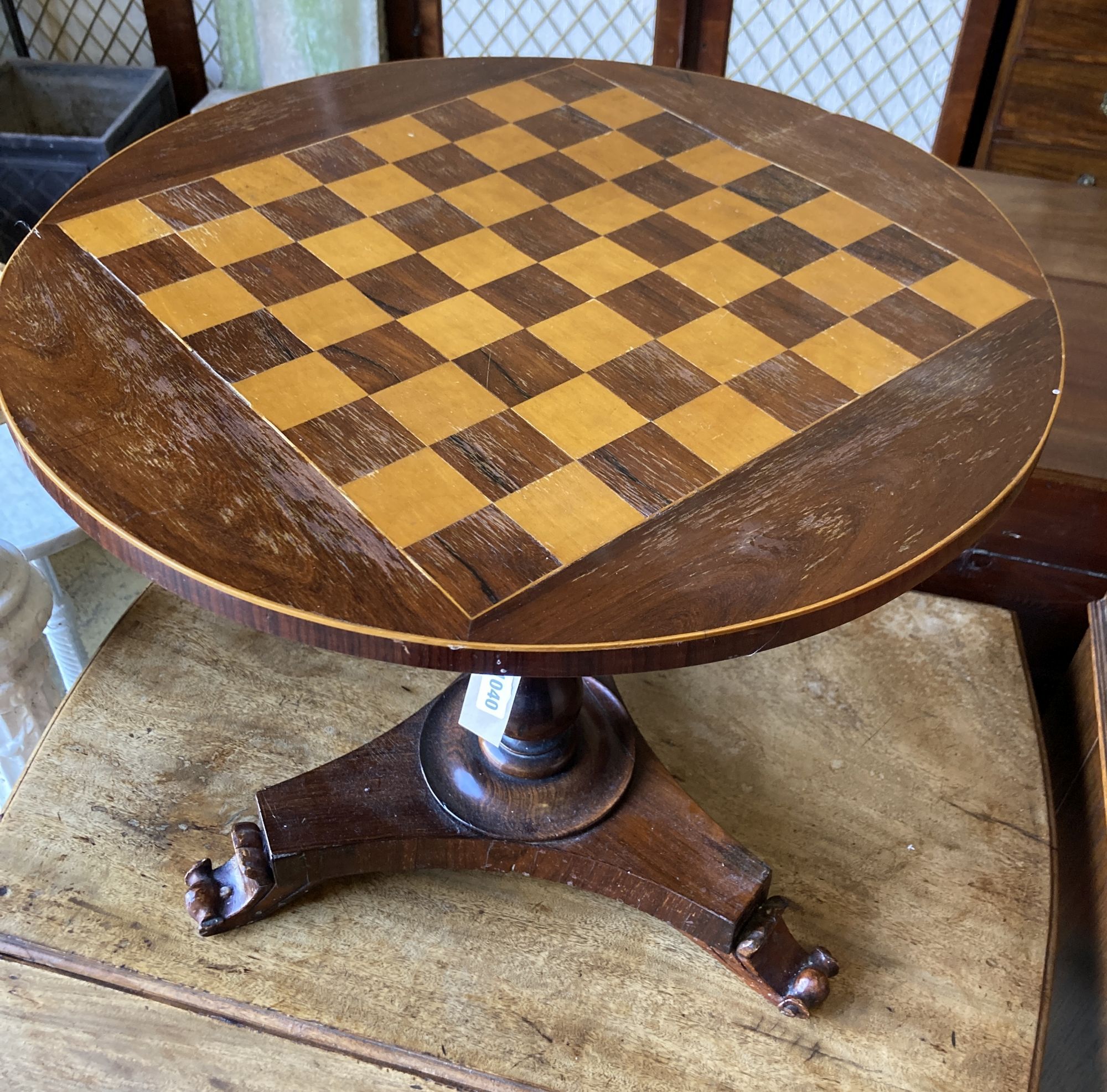A rosewood chess top table, diameter 49cm, height 47cm